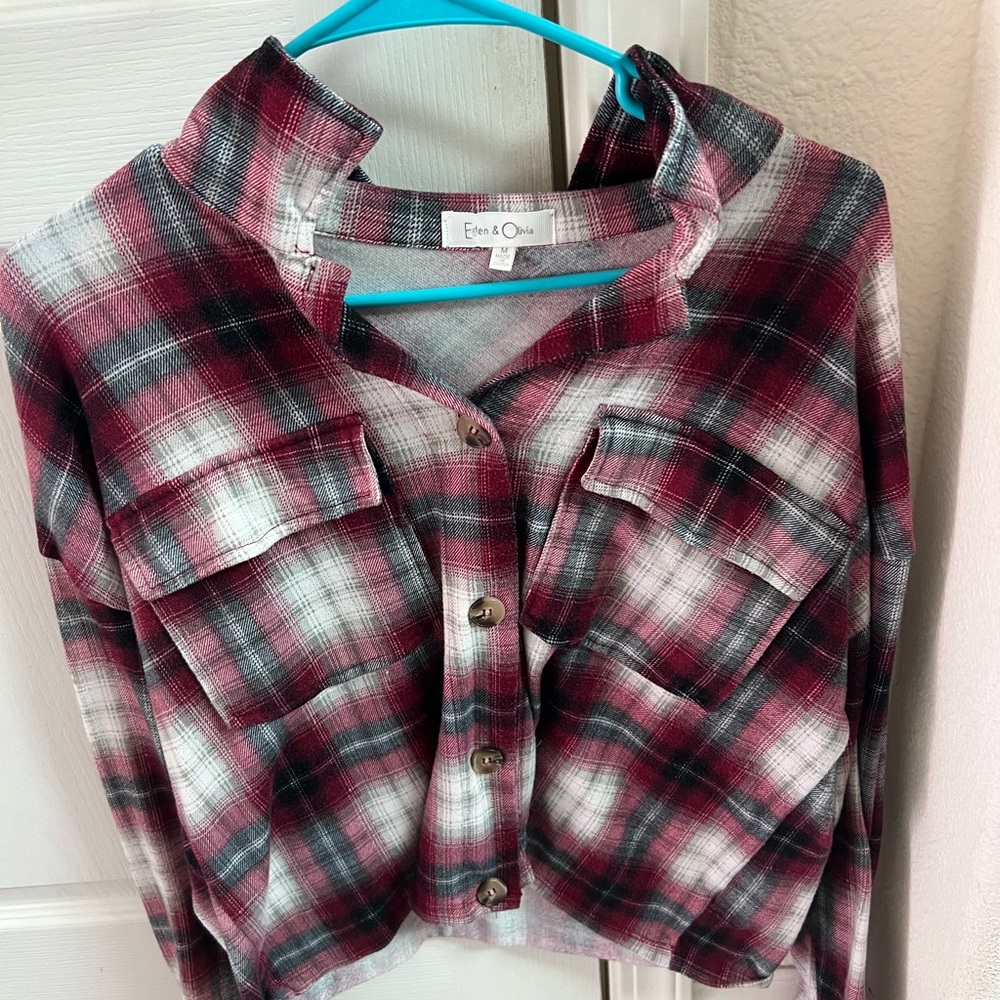 Eden & Olivia Women's Red Plaid Button Down Crop Shirt
